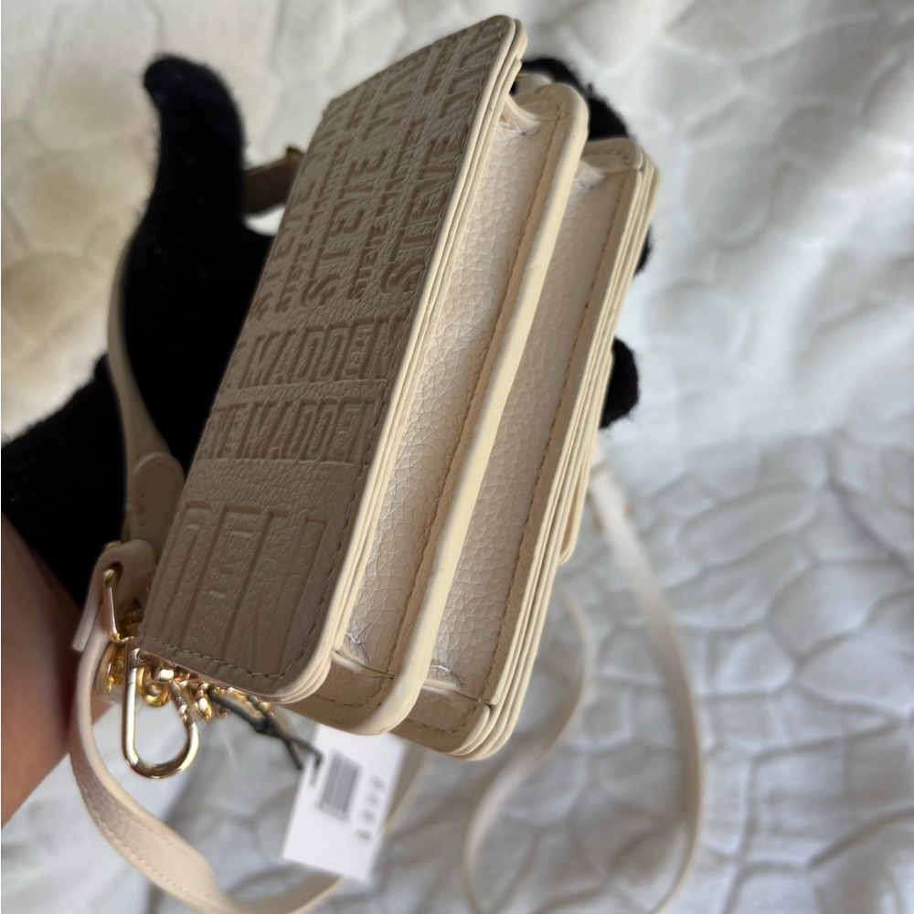 Steve Madden Vanilla Mini Crossbody with Gold Heart & Star Charm - Picture 11 of 14